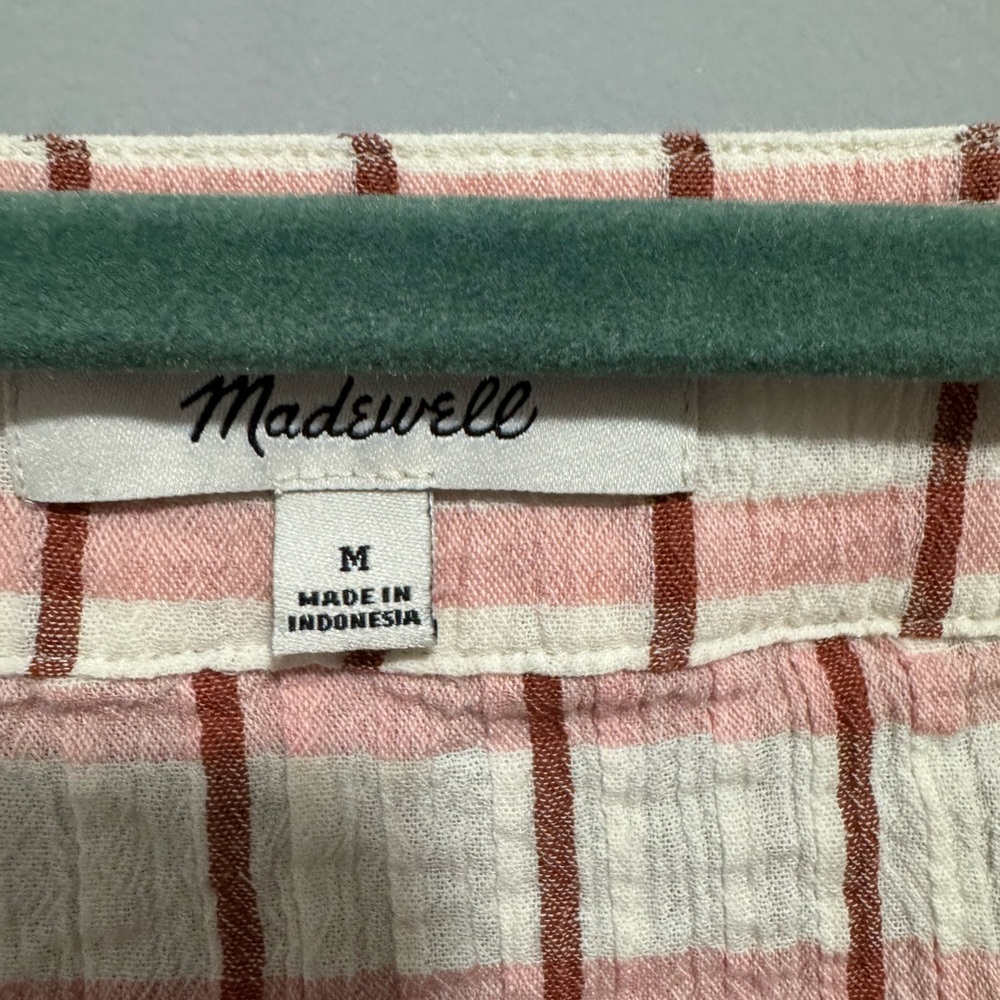 Madewell- women’s crinkle cotton square-neck top with flutter sleeves. Size M - Picture 4 of 9
